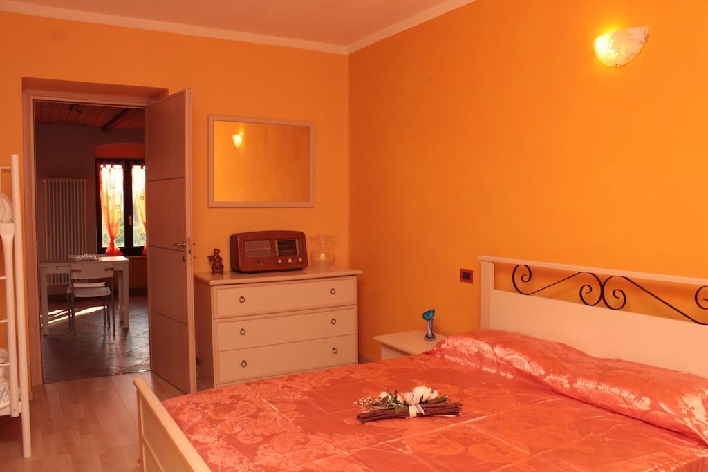 I Boidi Apartment Ница Монферато Стая снимка