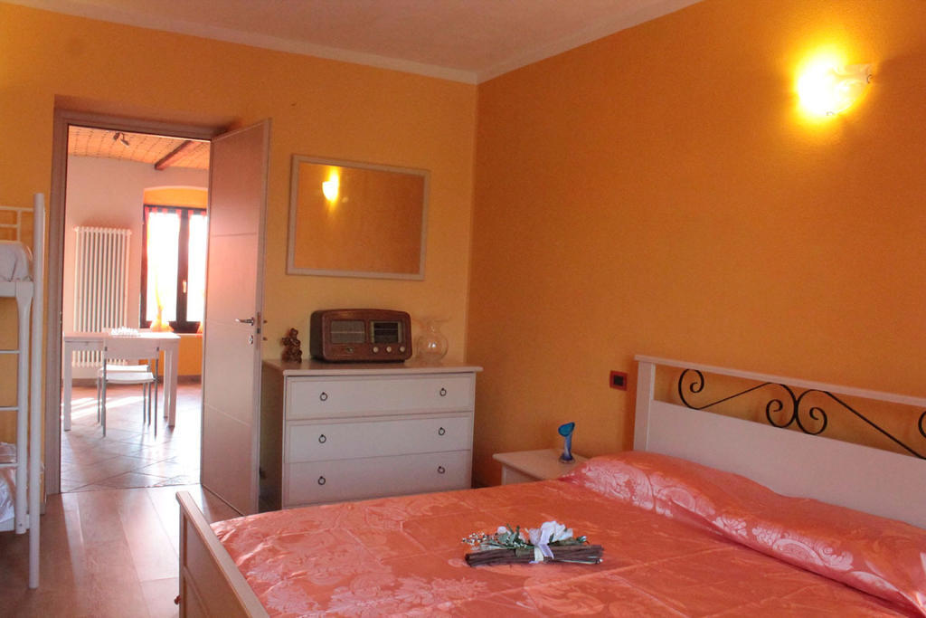 I Boidi Apartment Ница Монферато Стая снимка
